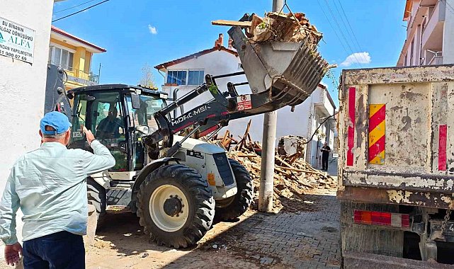 Hisarcık'ta riskli metruk bina kontrollü şekilde yıkıldı