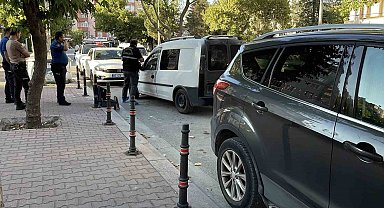 Husumetlisini sokak ortasında bıçaklayarak öldürdü: Saldırı anı kamerada