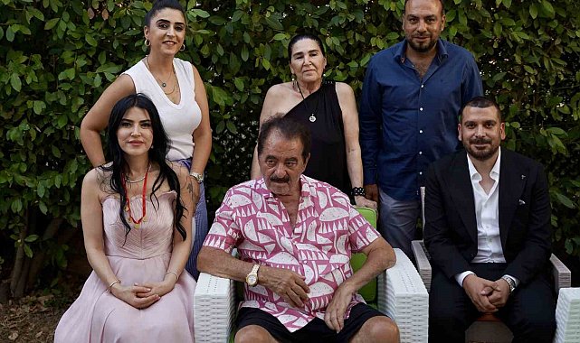 İbrahim Tatlıses'in evinde mutlu gün: Manevi kızına isteme töreninde beşi bir yerde taktı