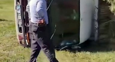 Iğdır'da ot yüklü kamyonet devrildi