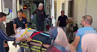 İki otomobil çarpıştı: 1'i çocuk 4 yaralı