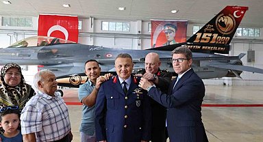 İlk Türk astronot Alper Gezeravcı yeni rütbelerini taktı