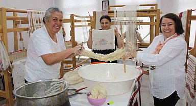 İpliği yemek yapar gibi hazırlanıyor: 'Gümüşhacıköy kıvratma dokuması'nı 50 yıl sonra yeniden dokudular