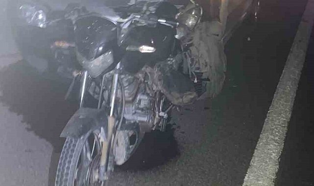 İpsala'da motosiklet otomobilin önüne saplandı: 3 yaralı