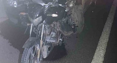 İpsala'da motosiklet otomobilin önüne saplandı: 3 yaralı