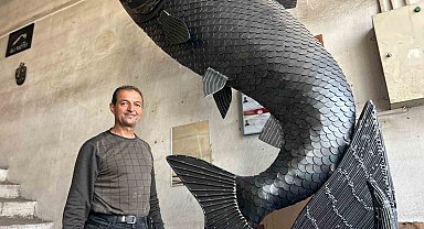 İranlı sanatçı atık metalden inci kefali tasarladı