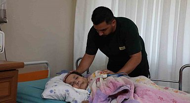 İşini bıraktı, 3 yıldır hayatını yatağa bağımlı annesine adadı