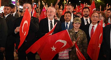 Isparta'da 30 Ağustos coşkusu fener alayı ve Kubat konseriyle yaşandı