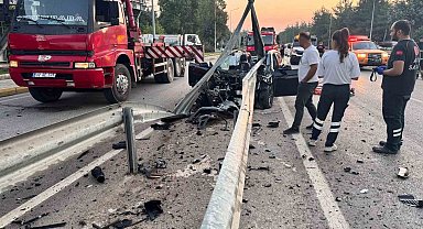 Isparta'da feci kaza: Bariyerlere çarpan otomobilin sürücüsü hayatını kaybetti