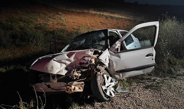 Isparta'da iki otomobil çarpıştı: 3 yaralı