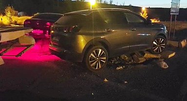 Isparta'da iki otomobil kavşakta çarpıştı: 10 yaralı