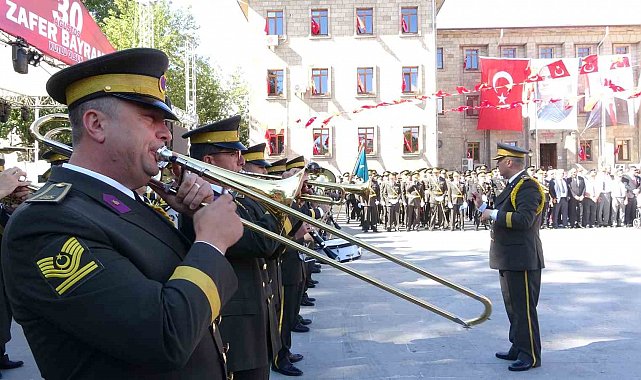 Isparta'da Zafer Bayramı coşkuyla kutlandı