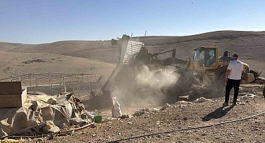 İsrail, El Halil'in güneyindeki Filistinlilerin evlerini yıkmaya devam ediyor