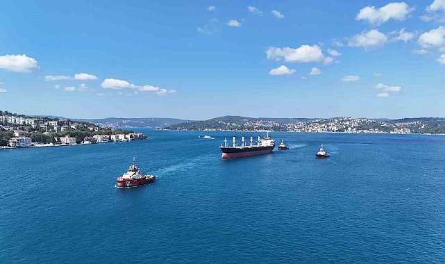 İstanbul Boğazı "MV New Victory" gemisinin geçişi nedeniyle çift yönlü trafiğe kapatıldı
