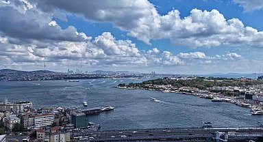 İstanbul'da gün boyu süren bulutların geçişi görüntülendi