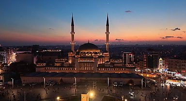 İstanbul'da Mevlid Kandili dualarla idrak edildi