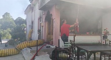 İtfaiyecinin Türk bayrağı hassasiyeti