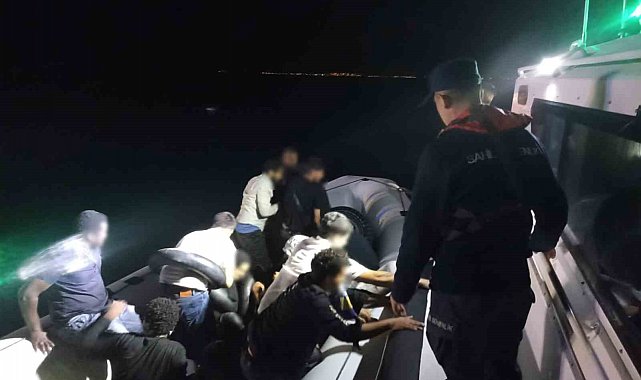 İzmir açıklarında 21 düzensiz göçmen yakalandı, 31 göçmen kurtarıldı