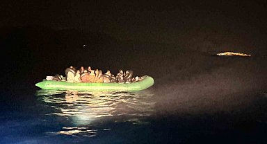 İzmir açıklarında 29 düzensiz göçmen yakalandı