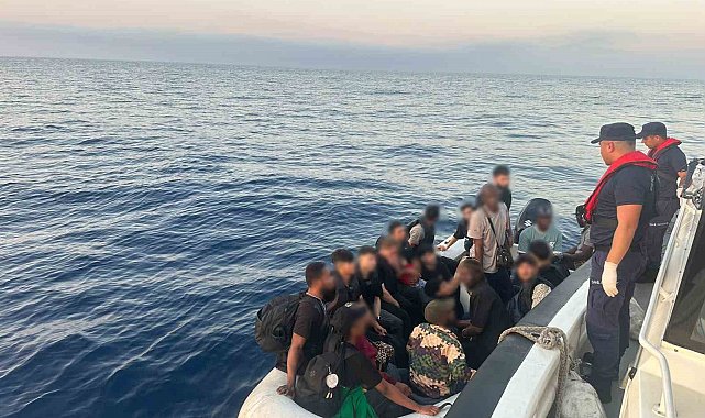 İzmir açıklarında 44 düzensiz göçmen yakalandı