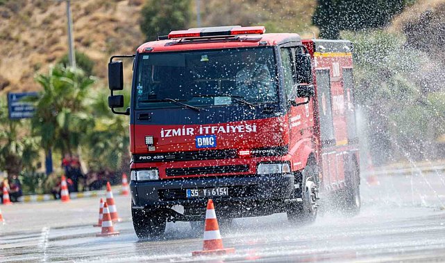 İzmir İtfaiyesi'nin şoförleri zorlu eğitimlerden geçiyor