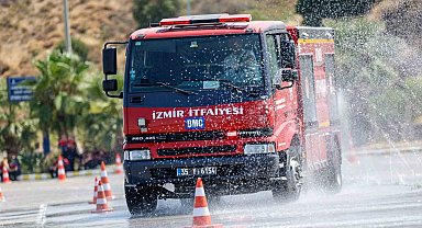 İzmir İtfaiyesi'nin şoförleri zorlu eğitimlerden geçiyor
