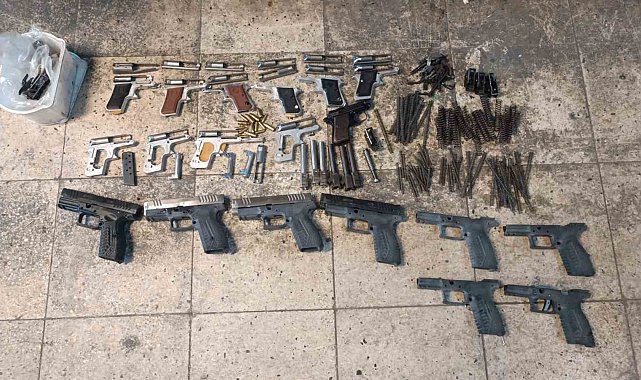 İzmir merkezli 2 ilde dev silah operasyonu: 13 gözaltı