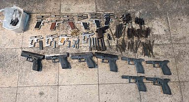 İzmir merkezli 2 ilde dev silah operasyonu: 13 gözaltı
