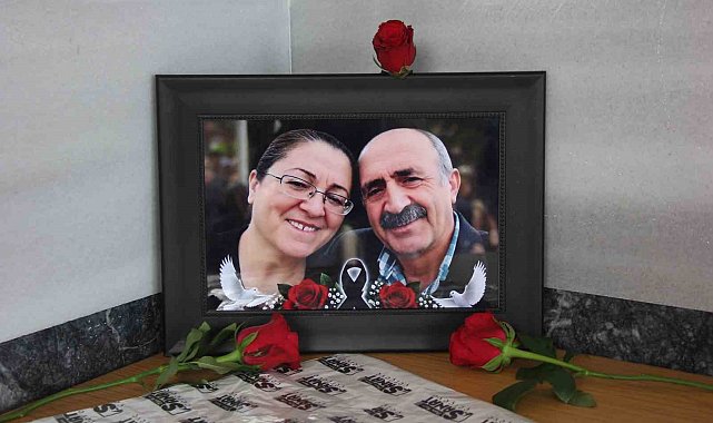 İzmir'de trafik kazasında hayatını kaybeden karı koca memleketleri Sivas'ta toprağa verildi