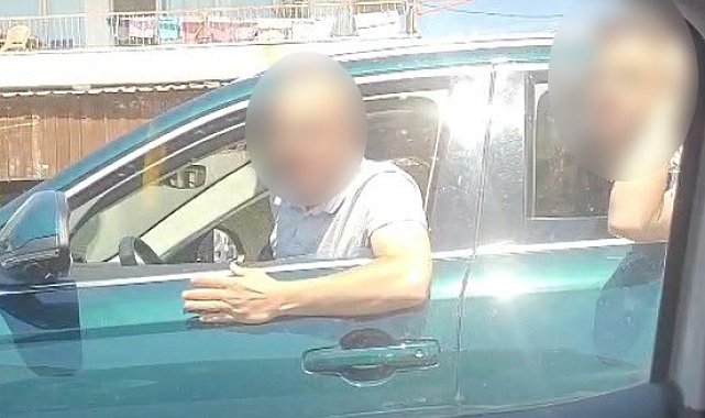 İzmir'de trafikteki tartışma taşlı saldırıya dönüştü