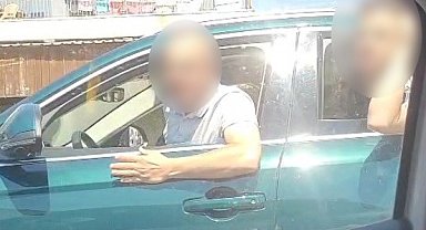 İzmir'de trafikteki tartışma taşlı saldırıya dönüştü