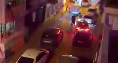 İzmir'deki silahlı kavgada ağır yaralanan kişi hayatını kaybetti