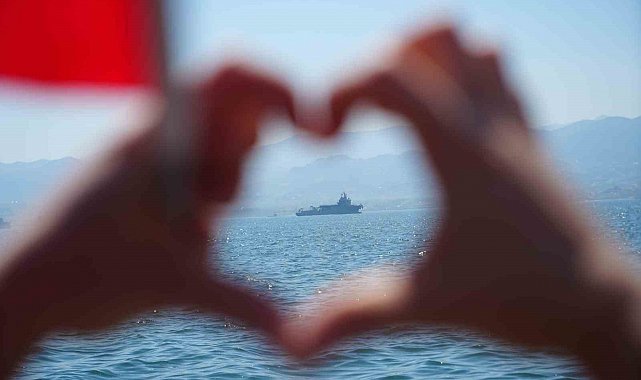 İzmit Körfezi'nde donanma coşkusu: "Size kurban olurum"