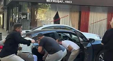 İzmit'te otomobilin çarptığı çocuk aracın altında kaldı