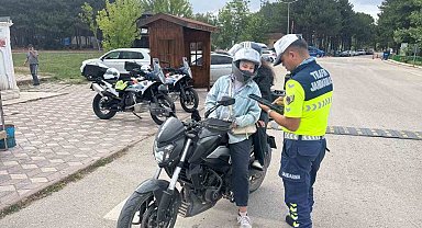 Jandarmadan motosiklet sürücüsü denetimi ve eğitim faaliyeti
