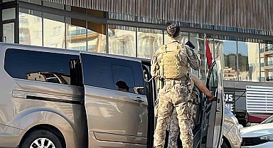 Kaçmaya çalışan şüpheli merdivenlerden düşerek yakalandı