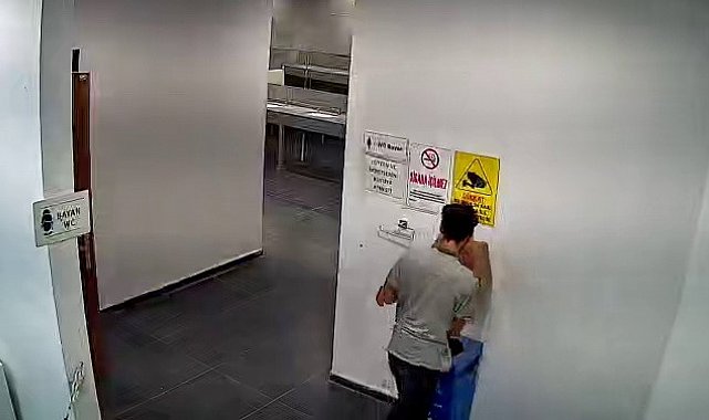 Kadınlar tuvaletindeki hırsızlık kameralara yansıdı