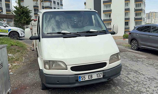 Kamyonet ticari taksiye çarptı: 1 yaralı