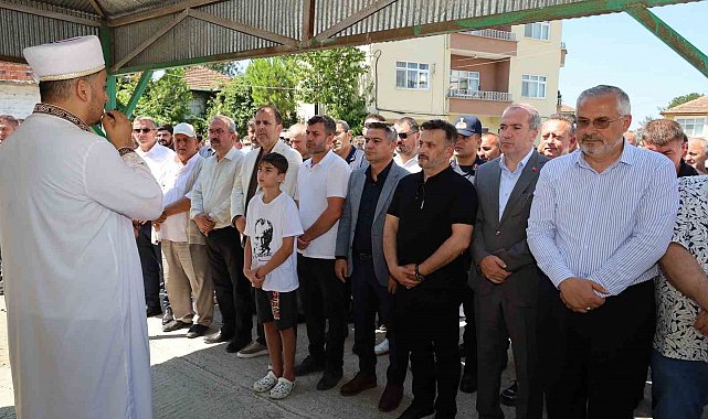 Kanala düşen otomobilde hayatını kaybeden Emircan toprağa verildi