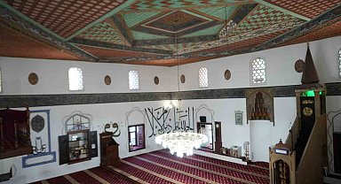 Kanuni Sultan Süleyman'ın damadı ve veziri olan Rüstem Paşa'nın adına yaptırdığı cami, 510 yıldır muhteşem yapısıyla göz kamaştırıyor