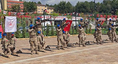 Karabük'te 30 Ağustos coşkusu: Komandoların gösterisi nefes kesti
