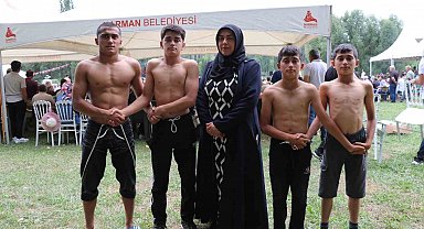 Karakucak meydanından 4 evlat ve bir anne yüreği
