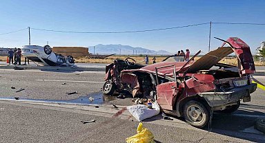 Karaman'da feci kaza: 2'si çocuk 6 yaralı