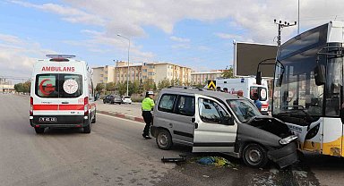 Karaman'da halk otobüsü ile ticari araç kafa kafaya çarpıştı: 5 yaralı