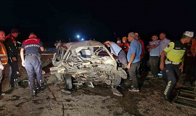 Karaman'da iki otomobilin kafa kafaya çarpıştı: 1 ölü, 1 yaralı