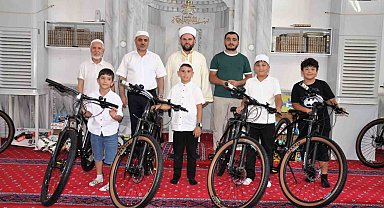 Karesi'de 20 öğrenci Kur'an-ı Kerim'i hatim etti