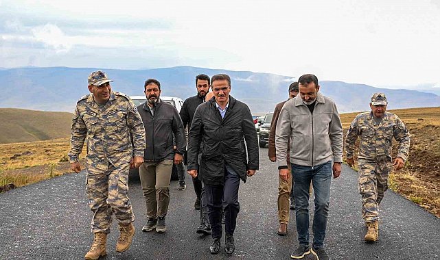 Kargapazarı Dağı'nda Hava Radar Mevzi Komutanlığı yolu sıcak asfaltla yenileniyor