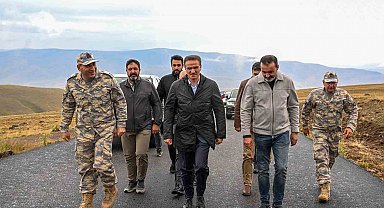 Kargapazarı Dağı'nda Hava Radar Mevzi Komutanlığı yolu sıcak asfaltla yenileniyor
