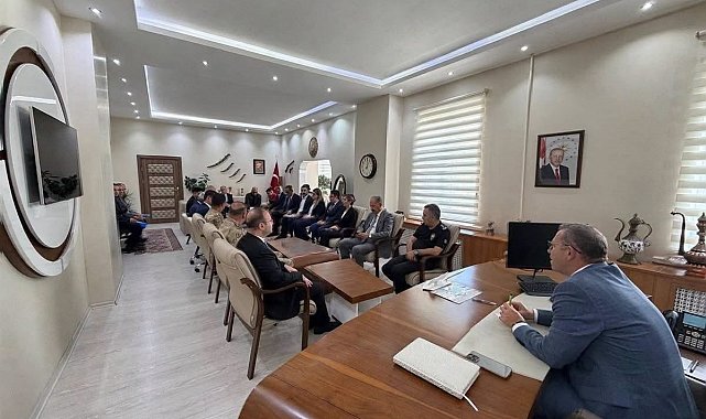Kars Valisi Polat, Arpaçay'da kurum yöneticileriyle bir araya geldi