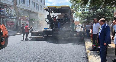 Kars'ta şehir içi yollarda asfalt seferberliği: Faikbey Caddesi yenileniyor